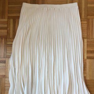 Cream colored pleated skirt size Large